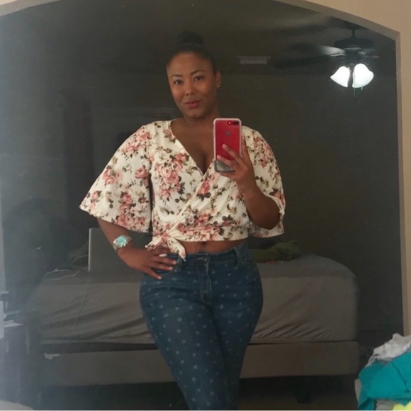 Charlotte Russe Floral Wrap Crop Top L Kimono Sleeve Tie Waist White Pink Blouse - Picture 3 of 6